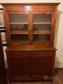 Credenza con vetrinetta