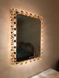 Specchio decorativo con luci e cristalli – elegant