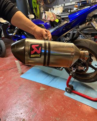 Terminale akrapovic titanio