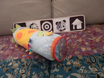 cuscino tummy time e striscia con disegni 