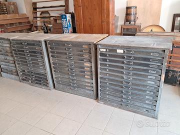 VECCHIA CASSETTIERA DA TIPOGRAFIA 