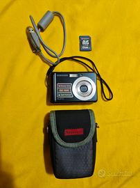 Samsung ES17 con scheda SD 8GB e custodia Reporter