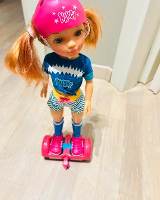 Bambola Nancy con hoverboard interattiva