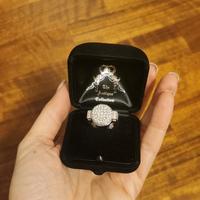 Anello in oro con pietre