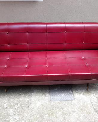 Divano vintage  in Sky rosso degli anni '50/'60.