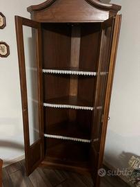 Vetrinetta ad angolo  in legno, arte povera.