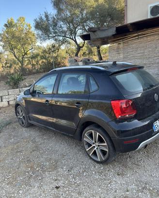 Polo cross