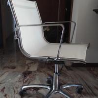 Replica sediaEA-117 nera di Charles Eames xVitra