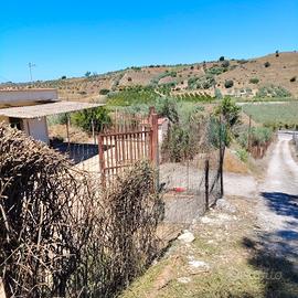 Casa di campagna con terreno e vista panoramica