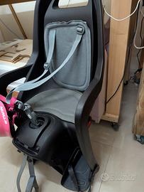 Seggiolino bici posteriore bimbo bimba e casco