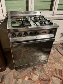 Fornello a gas e forno elettrico