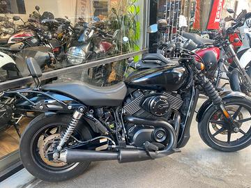 Harley davidson street 750. Guida con A2