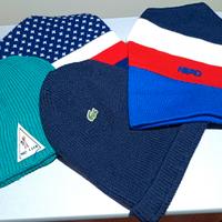 Cappellini e guanti sci sport.
