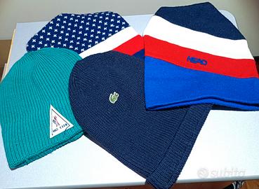 Cappellini e guanti sci sport.