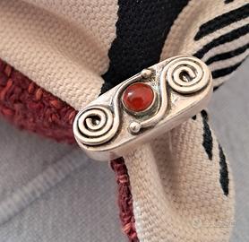 Anello in argento con pietra corniola