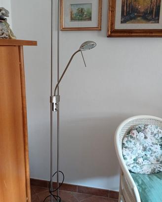 Piantana a stelo per soggiorno, luce da terra