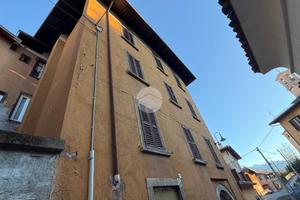 CASA SEMINDIPENDENTE A BORNO