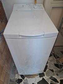 lavatrice carica dall'alto  marca Indesit
