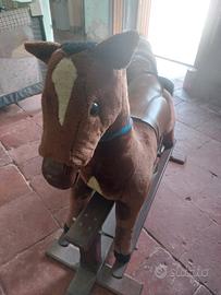 cavallo a dondolo 