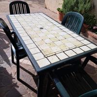 tavolo e sedie da giardino