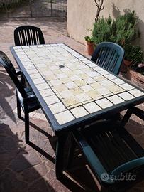 tavolo e sedie da giardino