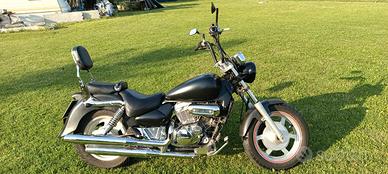 Hyosung Aquila GV 250