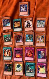 Lotto 50 carte Yu-Gi-Oh! comuni