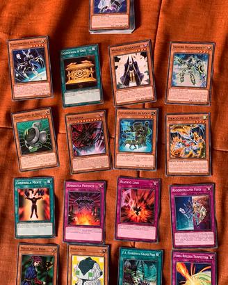 Lotto 50 carte Yu-Gi-Oh! comuni