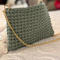borsetta pochette a busta con catenella a spalla