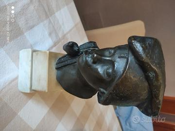 Statue in bronzo
