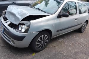 macchina incidentata