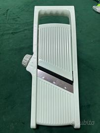 Mandolina con diversi tipi di taglio