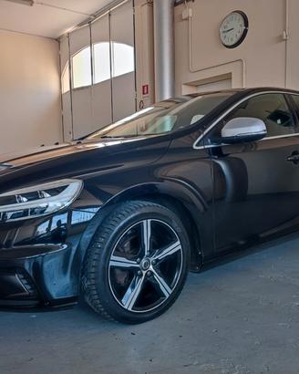 Volvo V40 D2 R-design