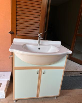 Arredo bagno in legno