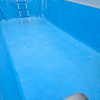 piscina da esterno con struttura in legno