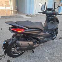 Beverly 400 S  Nero meteora!