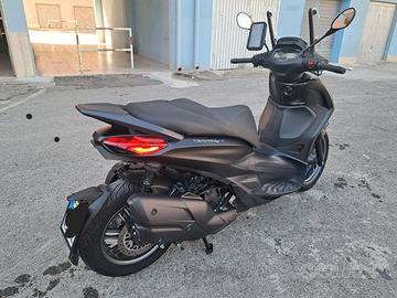 Beverly 400 S  Nero meteora!