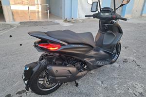 Beverly 400 S  Nero meteora!