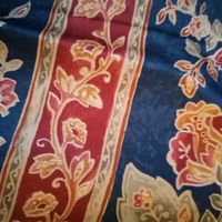 Insieme di stoffe per tutti gli usi e due nastri