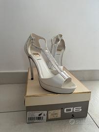 Scarpe sandalo con tacco in raso bianco matrimonio