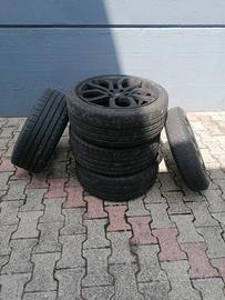 cerchi in lega con pneumatici 