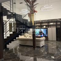 VILLA NUOVA CON AMPIO CORTILE PRIVATO