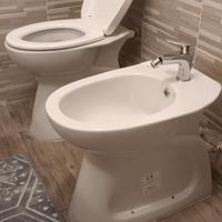 Coppia sanitari bagno: vaso wc e bidet 