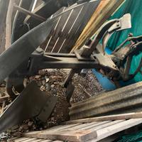 Aratro bivomere reversibile meccanico