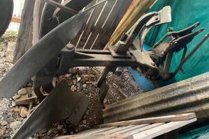 Aratro bivomere reversibile meccanico