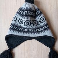 cappello con paraorecchie