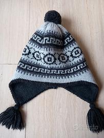 cappello con paraorecchie