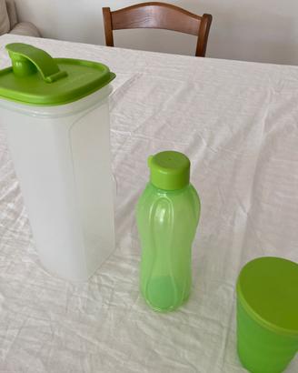 Set bibite brocca bottiglia e bicchiere