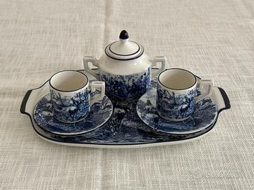 Servizio da caffè vintage inglese con vassoio