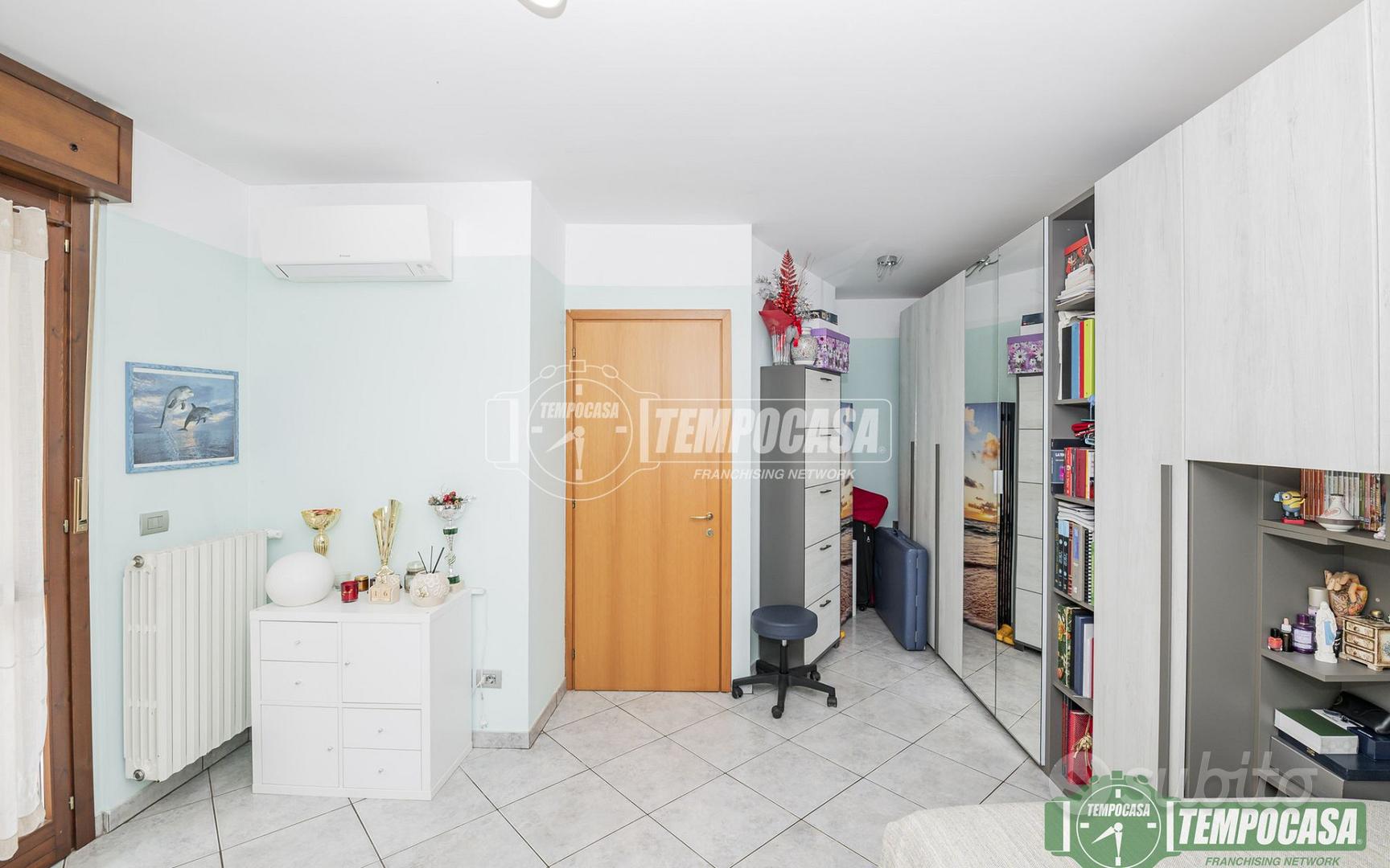 AMPIO TRILOCALE CON TERRAZZO + BOX E CANTINA - Altro